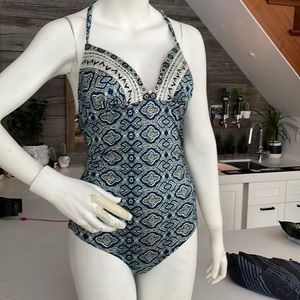 Brand new Athleta one piece bathing suit size small